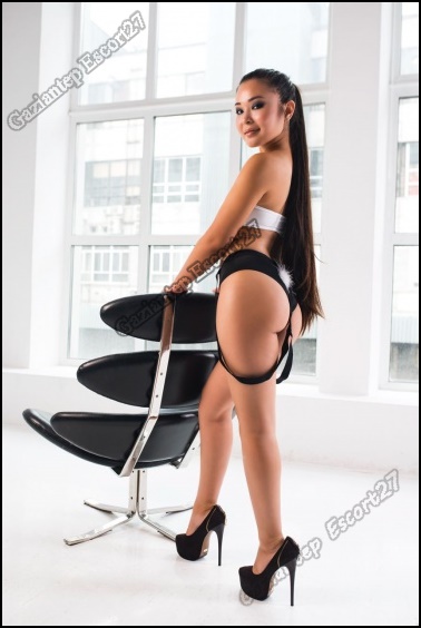 erkeklerin deliğini yalayan escort